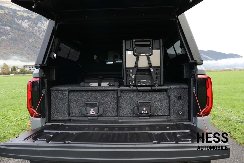 Alu-Cab Hardtop "Contour" für Toyota Hilux Revo 2016+ DC mit Fenster