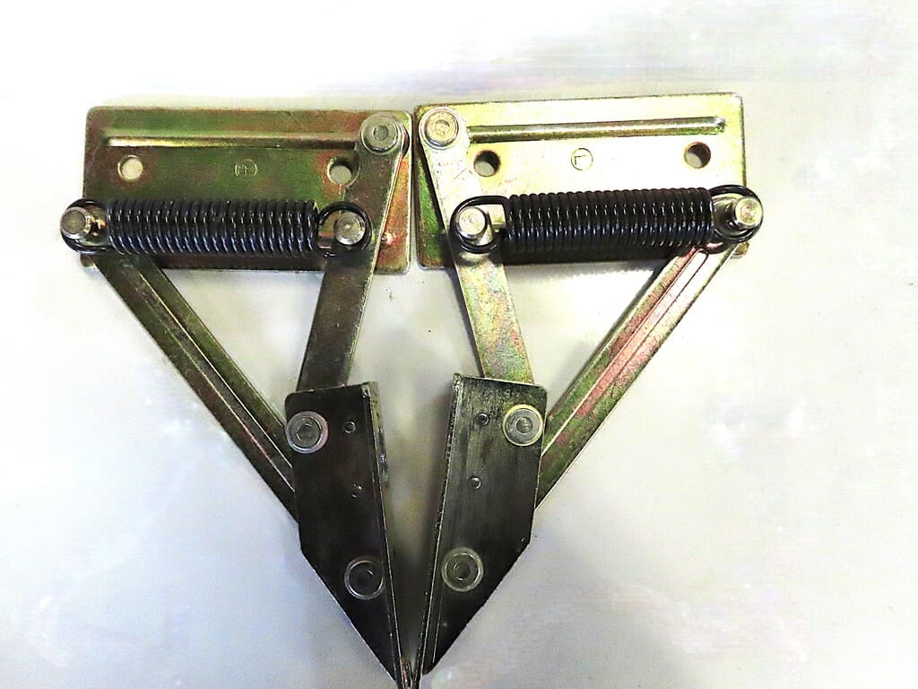 Reimo Klappscharnier mit Feder