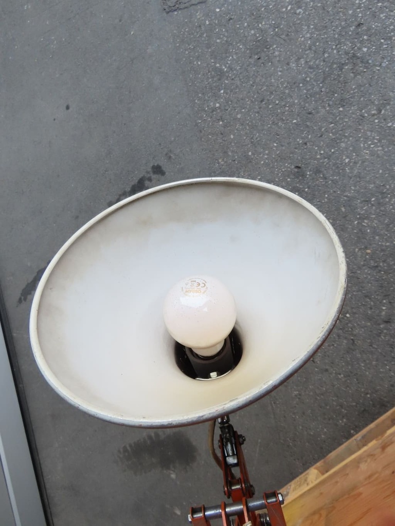 Tischlampe mit Gelenkarm (VW) – Occasion