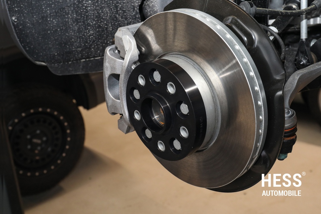 Distanzscheiben 25mm, LK120/5, NLB 65,1mm, schwarzz, 2er Set mit Durchsteckausführung inkl. Befestigungsschrauben.